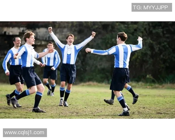 小孩偶遇足球巨星瞬间激动不已与偶像合影成梦想成真时刻