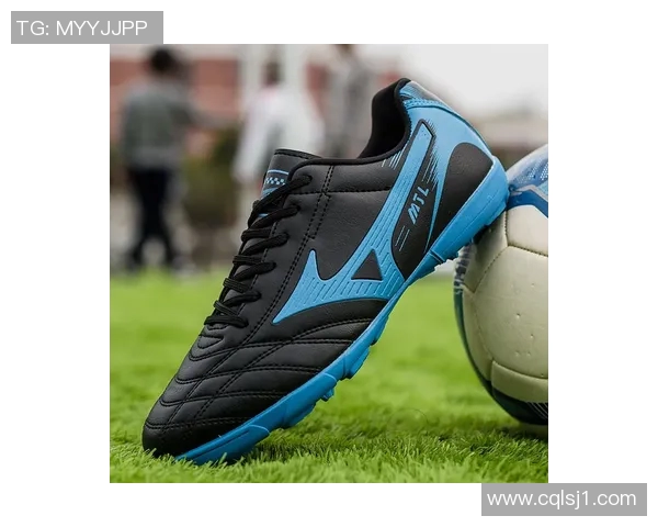 黑色足球鞋搭配球星实战上脚图，展现速度与力量的完美结合